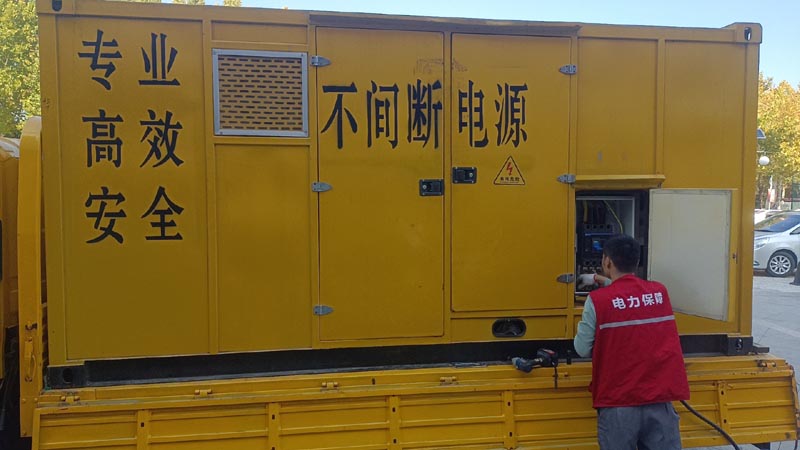 杭锦后柴油发电机组和UPS电源配合使用时，如何避免切换过程中的电力中断？